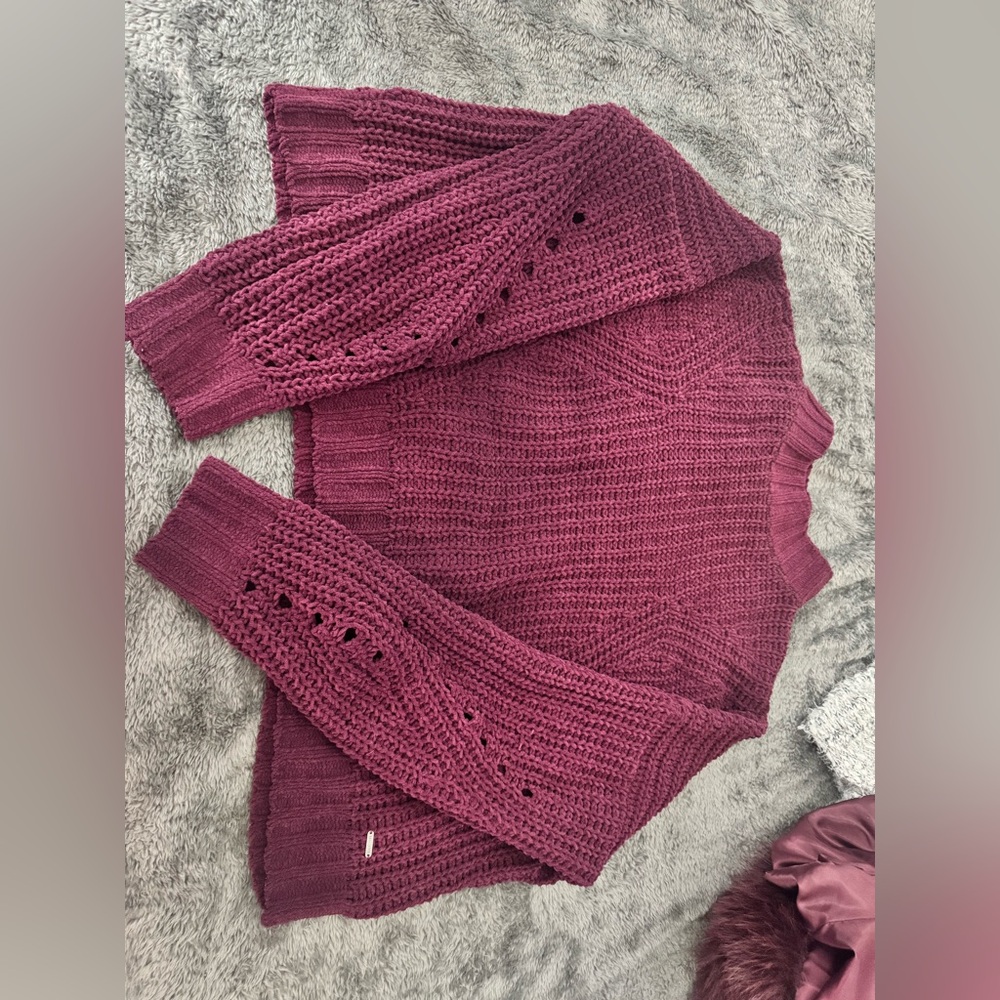 Hollister Women's Deep Burgundy Crew Neck Sweater